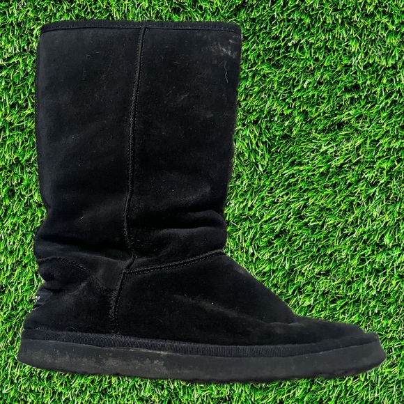 NWOB‼️UGG Australia S/N 5815 Classic Tall Black Suede Boots🥾 Women’s US 9 EU 40✅ - Picture 1 of 2